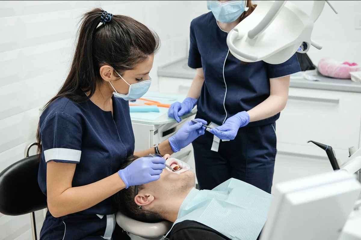 چگونه دستیار دندانپزشک شویم؟
